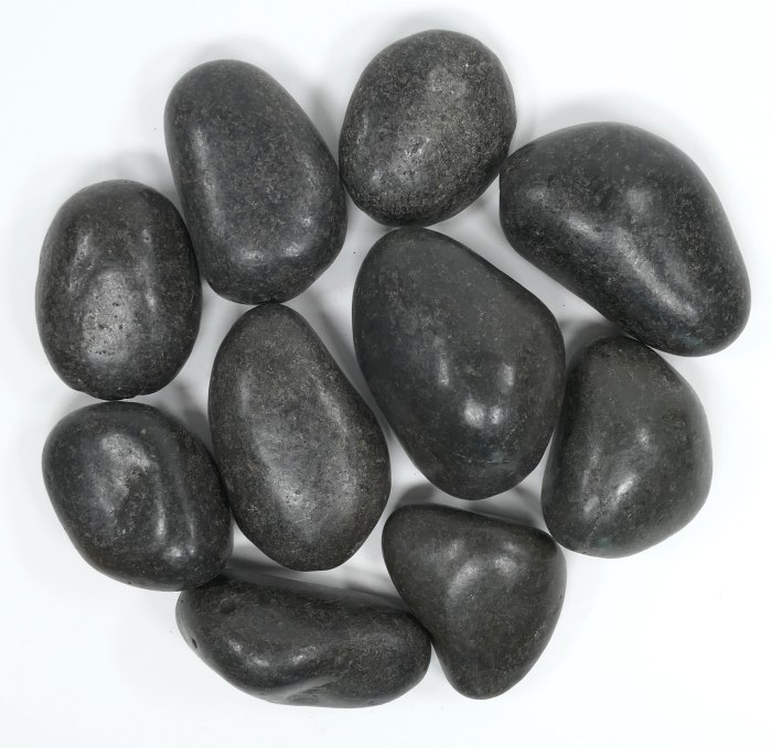 River-Pebbles schwarz (0,9 kg Netz) [P9]